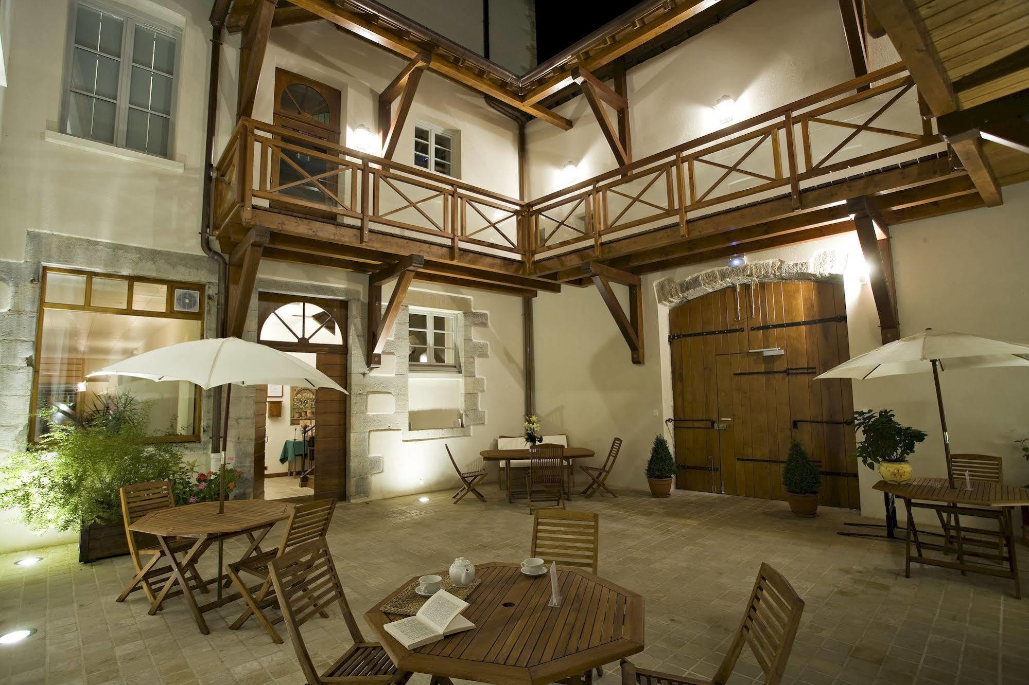 Logis Des Deux Forts Hotel