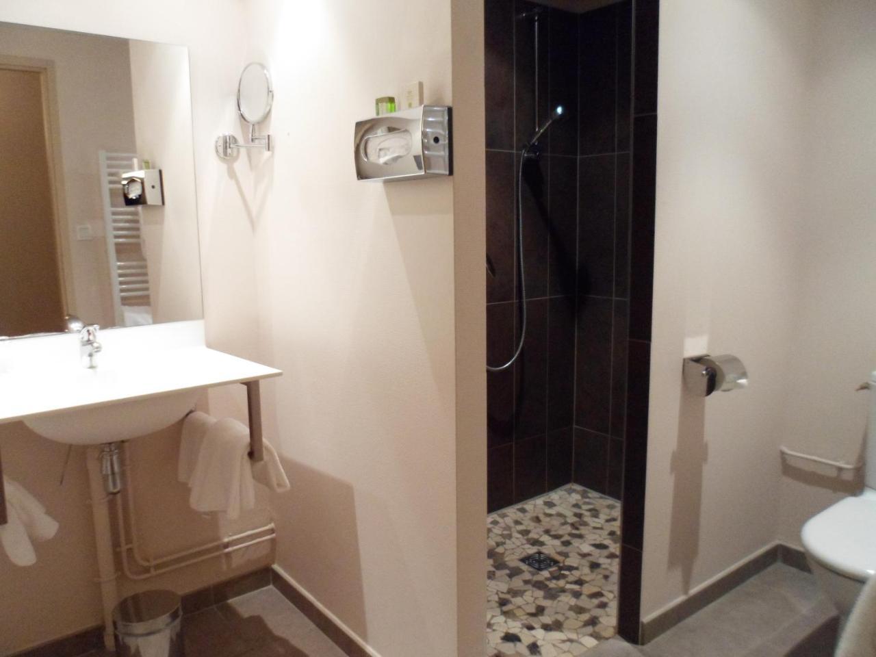 Hotel Logis Des Deux Forts 3*